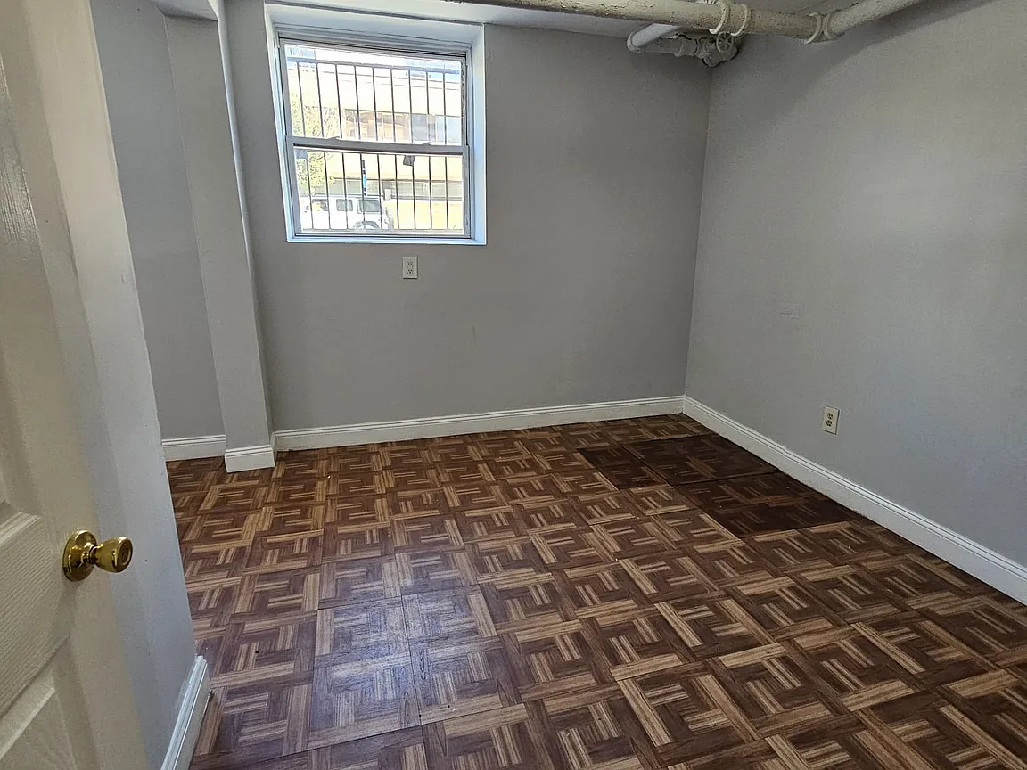 1183 Broad St #B — photo 2 of 5