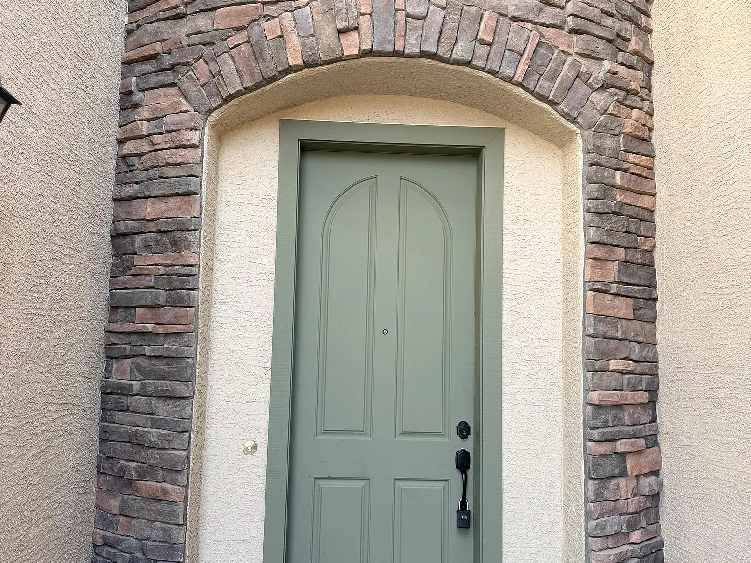 6 bed, 4689 sqft, $4,295 — Photo 4