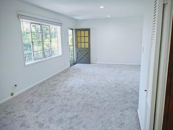 4th image of 3918 Park Pl