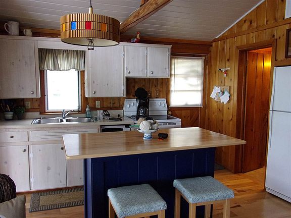 2nd image of 1304 Birchaven Beach St