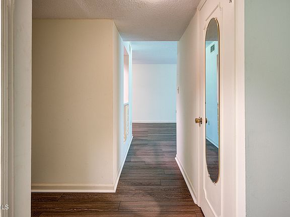 3rd image of 216 University Pkwy APT 21W