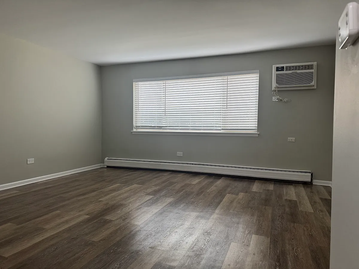 Building Photo - 9240 Jill Ln #GS