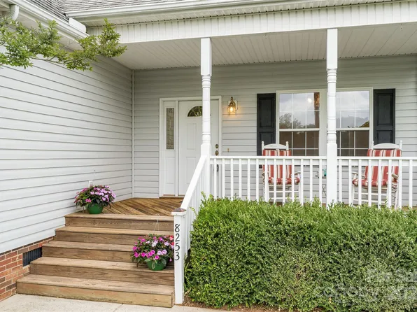 8253 Pine Lake Rd, Denver, NC 28037