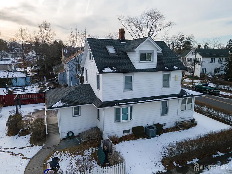 15 Sedgwick St — Photo 2