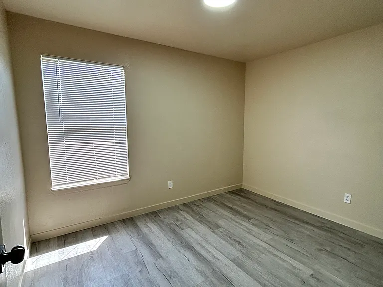 1424 Sylvan Ave — Photo 11