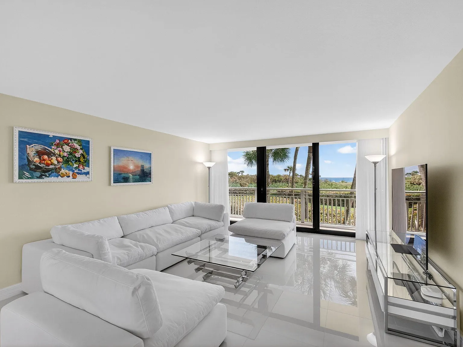 2 bed, 2.0 bath, 1600 sqft, $6,500 — Photo 3