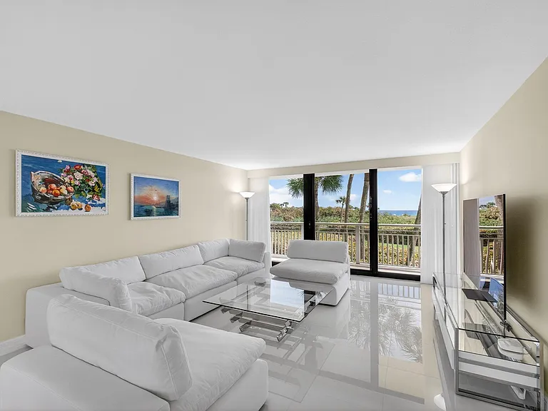 3000 N Ocean Dr #2F — Photo 3
