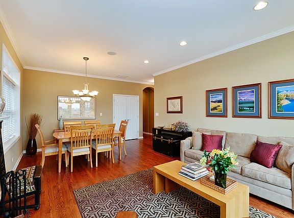5th image of 6117 N Winthrop Ave APT 4N