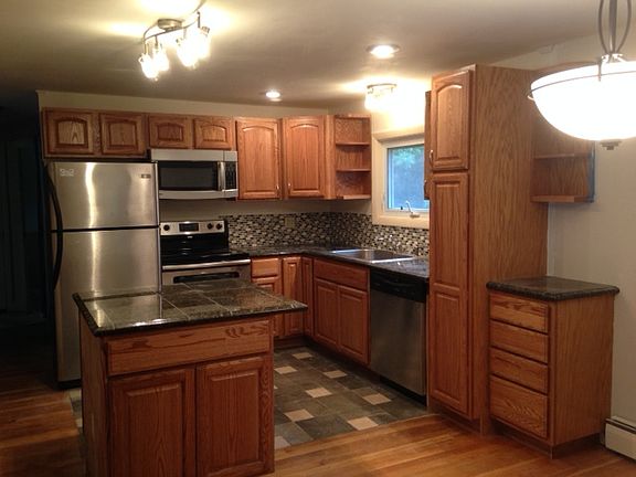 Kitchen -Kraftmaid cabinets