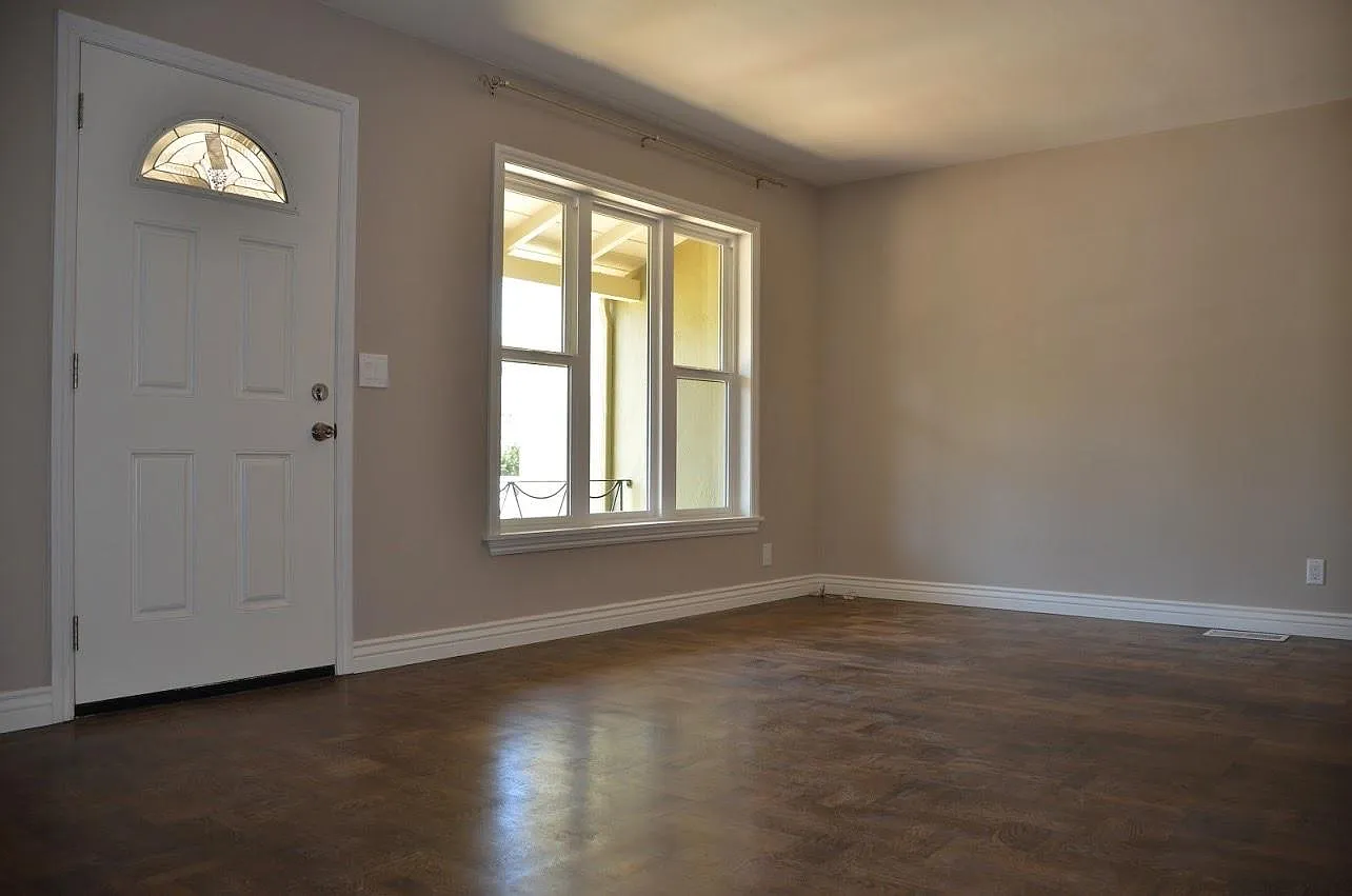156 Elm Ave photo 1