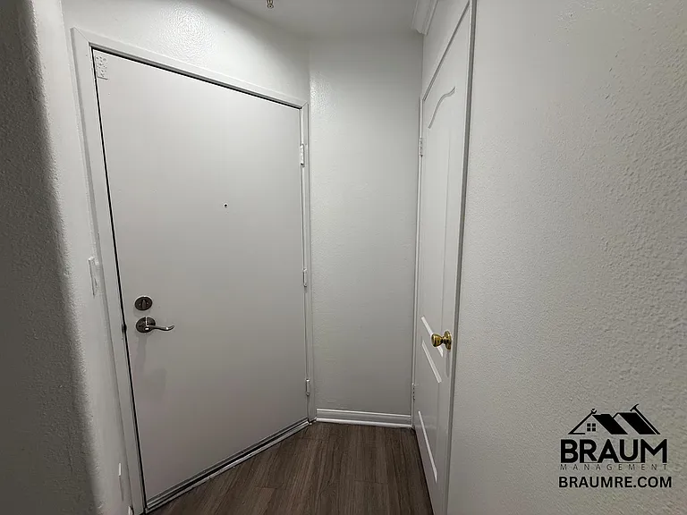 7323 WINNETKA — Photo 17