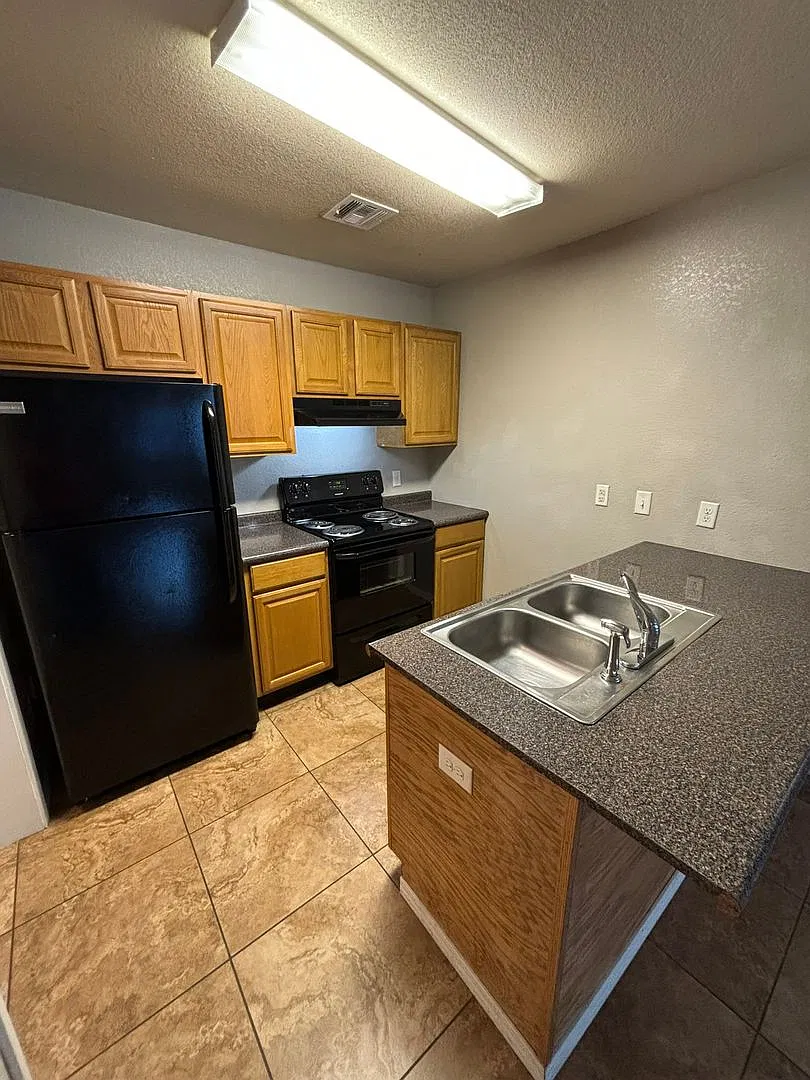 678-680 W. Martha Dr. — Photo 4