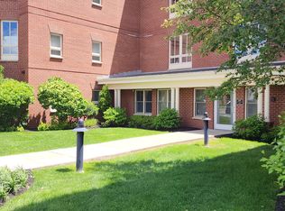 629 Hammond St #201, Chestnut Hill, MA 02467