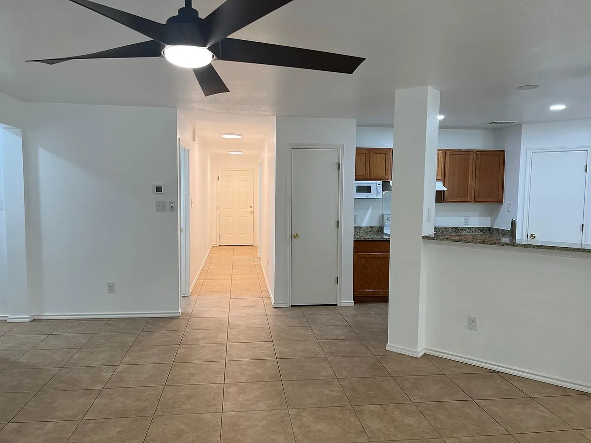Building Photo - 18121 Skysail Dr