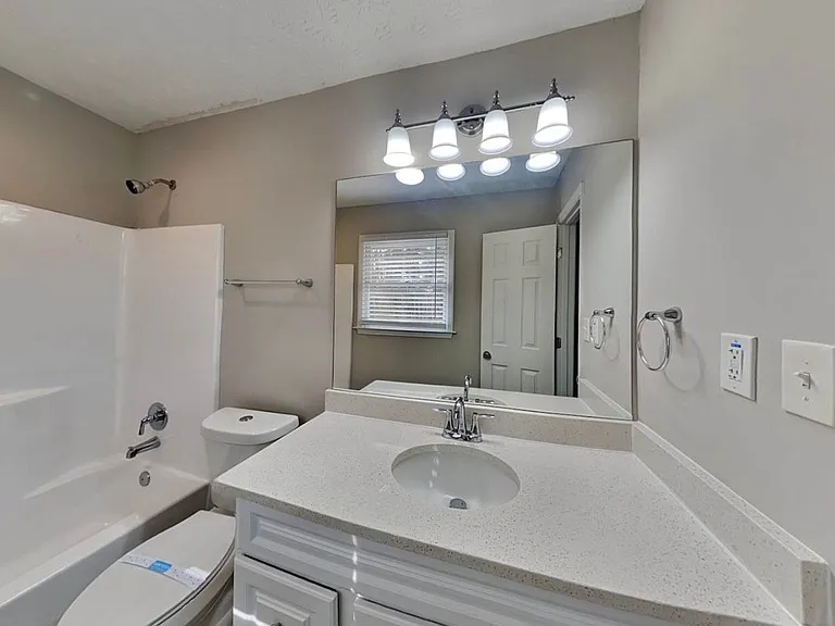 301 E Country Woods Dr — Photo 7