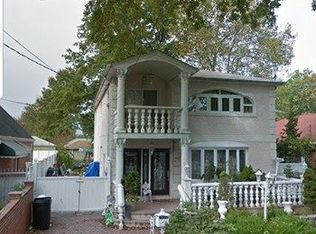 13842 222nd St, Springfield Gardens, NY 11413