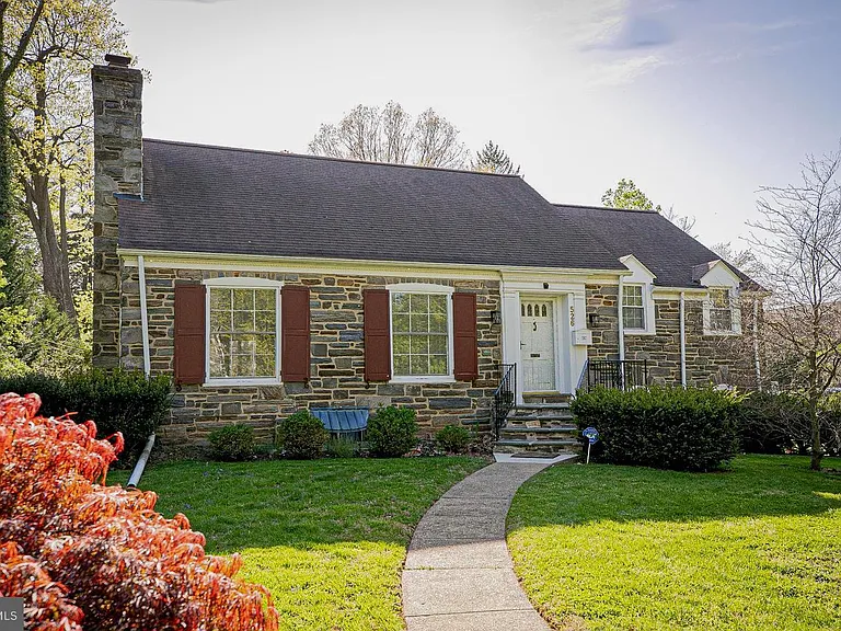 526 Williams Rd — Photo 1