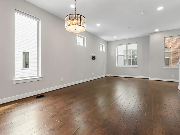 719 Schwartz St — Photo 4