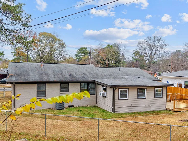 969 Oak Grove Rd — Photo 3