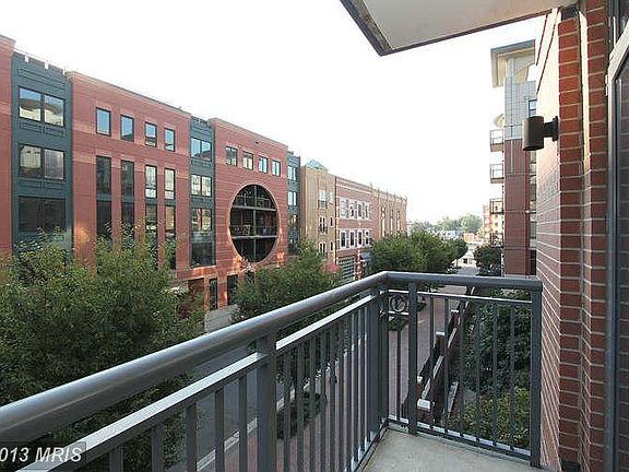 5th image of 1021 N Garfield St APT 326