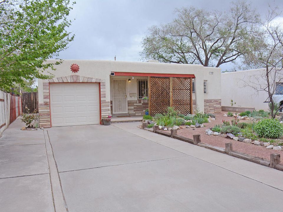 1st image of 628 Cagua Dr SE