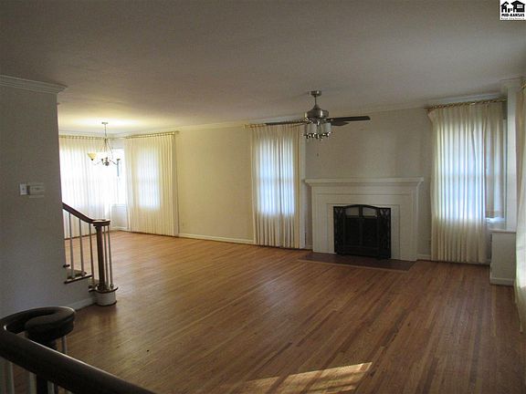 4th image of 210 Green St