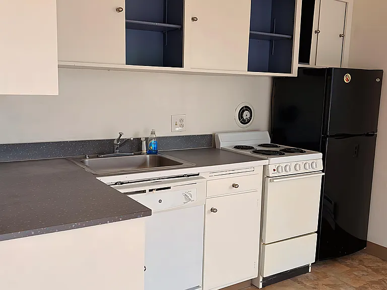 2357 W Plymouth St #16 — Photo 7