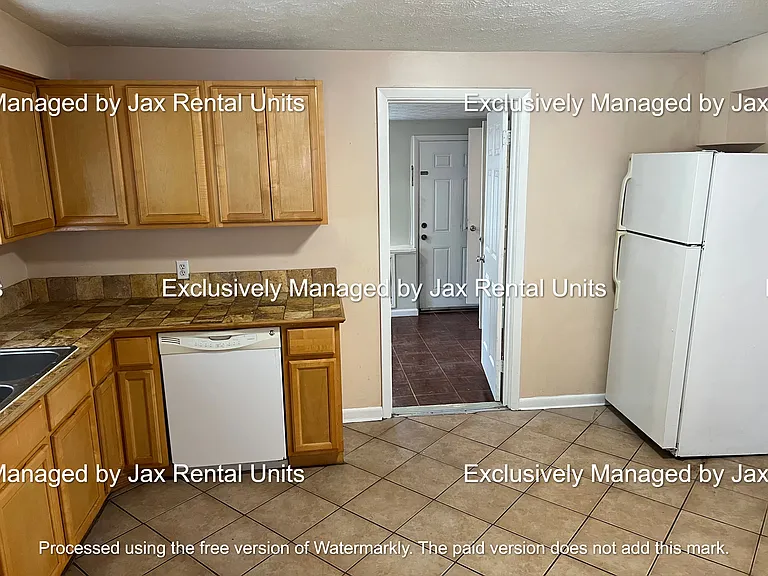 628 Meteor St — Photo 3