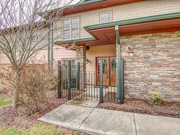 3rd image of 355 Monroe Private Dr