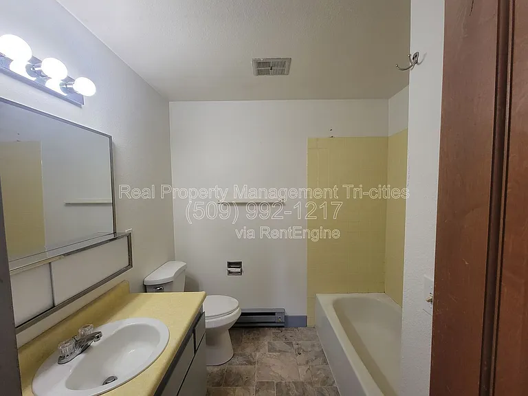 1102 S Olympia Pl #D — Photo 7