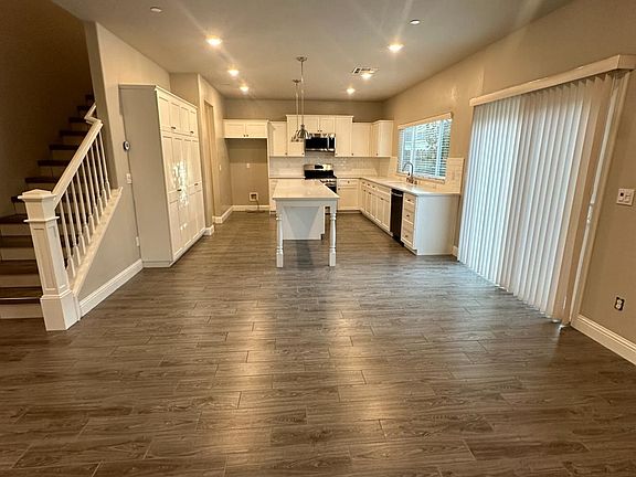 5th image of 2124 Las Rosas Ave