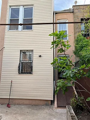 Sold by Remax Real Estate Professionals | media 26