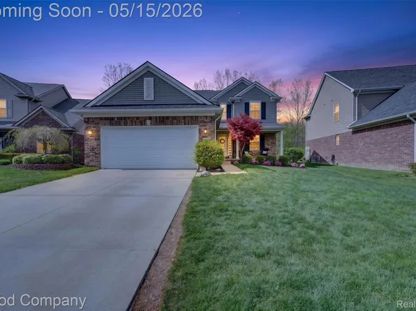 28622 Oakmonte Cir, New Hudson, MI 48165