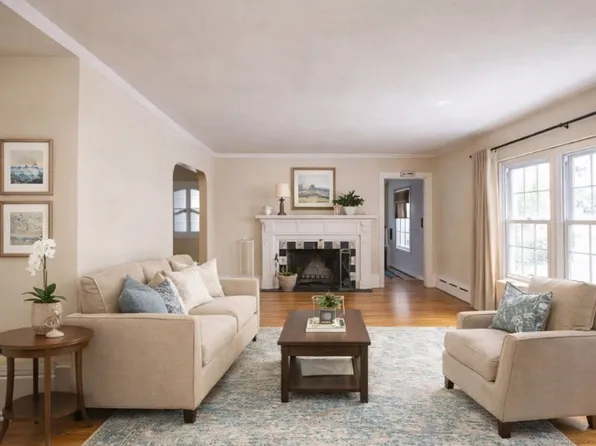 247 Albany St, Fall River, MA 02720