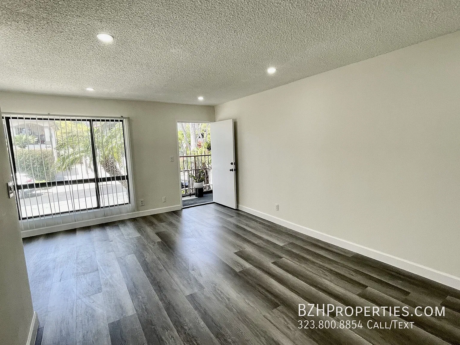 Renovated Modern 1 Bedroom with Parking — Photo 3