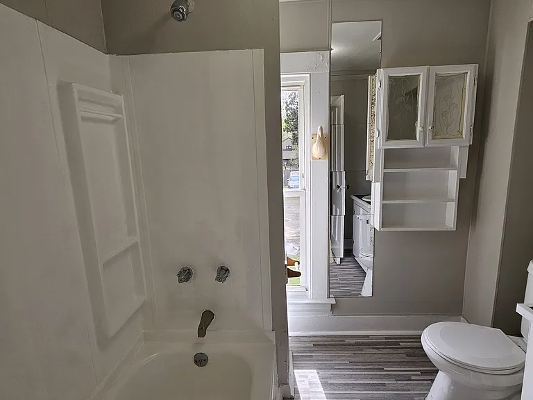 16 Hallock Ave #2A — Photo 4