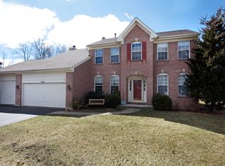 400 Regent Ct, Lindenhurst, IL 60046