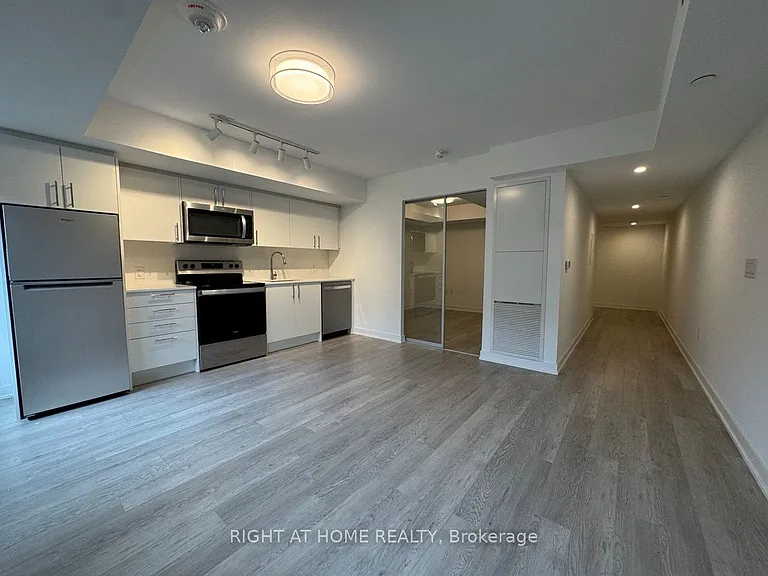 3 Strathgowan Ave #224 — Photo 7