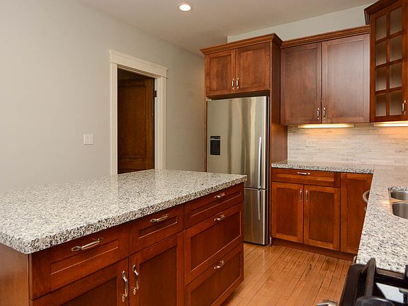 3rd image of 3442 N Hoyne Ave #1
