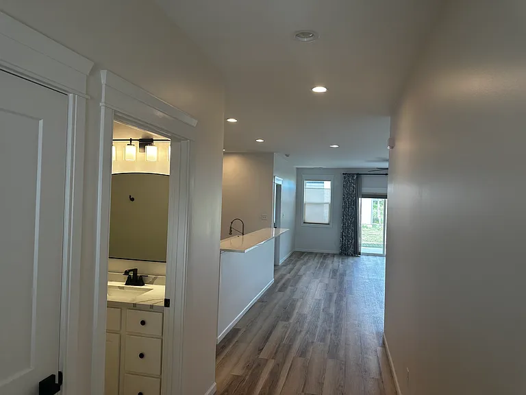 387 S Madison St — Photo 4