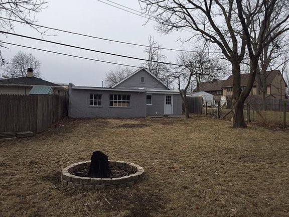 Outdoor fire pit in back yard