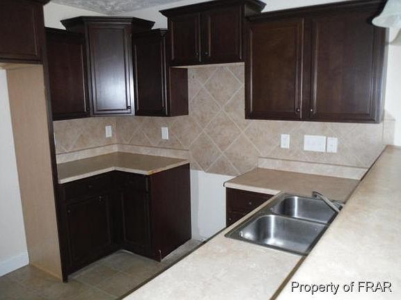 4th image of 2130 Queen Elizabeth Ln