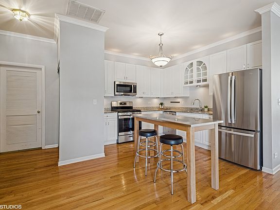 4th image of 1962 W Lawrence Ave APT 302