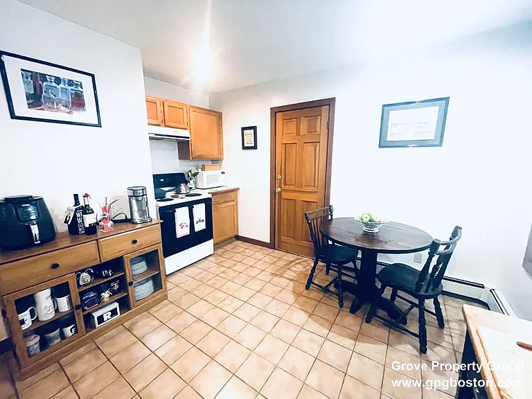 608 E 2nd St #1 — Photo 7