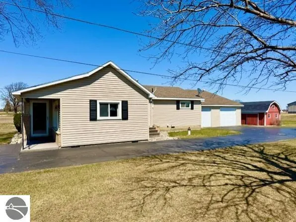 1705 S State Rd, Ithaca, MI 48847