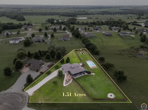 9826 Greenview Dr, Meriden, KS 66512