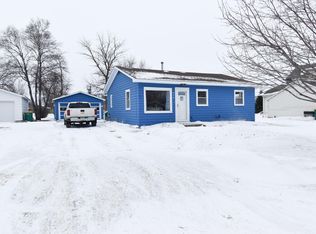 412 E Prairie Ave, Warren, MN 56762