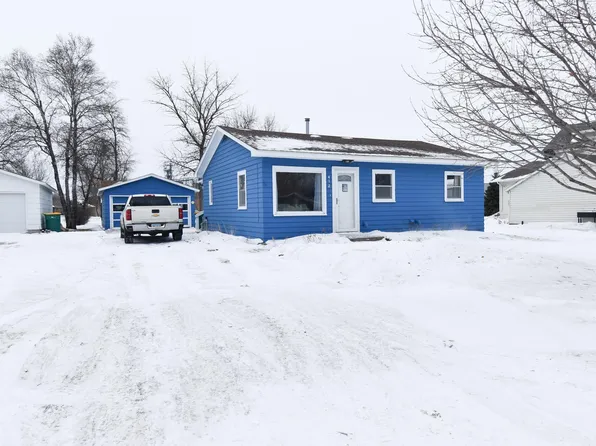 412 E Prairie Ave, Warren, MN 56762