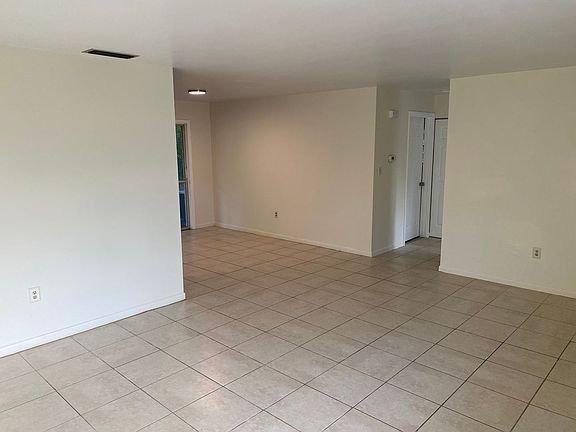 3rd image of 2240 Poinsettia Dr