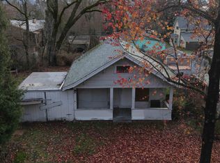 519 NW D St, Grants Pass, OR 97526